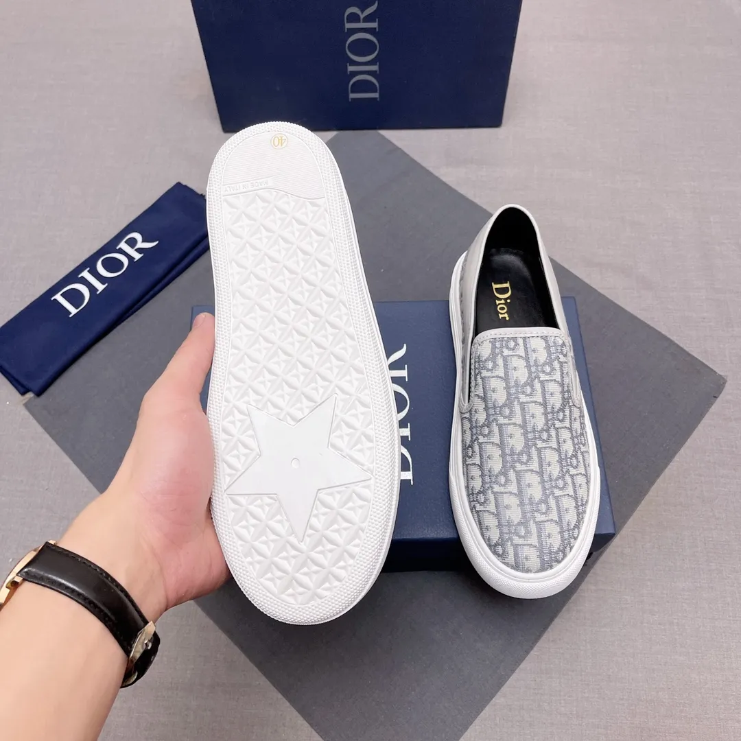 P380, Dior series casual shoes 👟🔥[Dior] Dior's new casual men's shoes are launched in Hong Kong counters. Official website 1:1 production. Original Italian materials. Designed by European and American masters. Perfect shape to create counter quality, solid color rubber wear-resistant outsole and classic dazzling head! Super versatile and very comfortable. High-end without losing taste, fashionable and novel! ! Absolute focus! Code number: 38-44, four colors available (45 can be customized, cannot be returned or exchanged) No. 005
